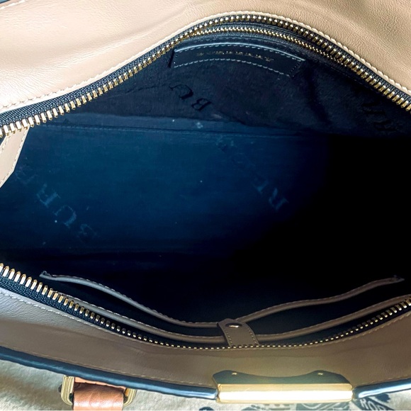 Burberry Cross Body. - Picture 4 of 10